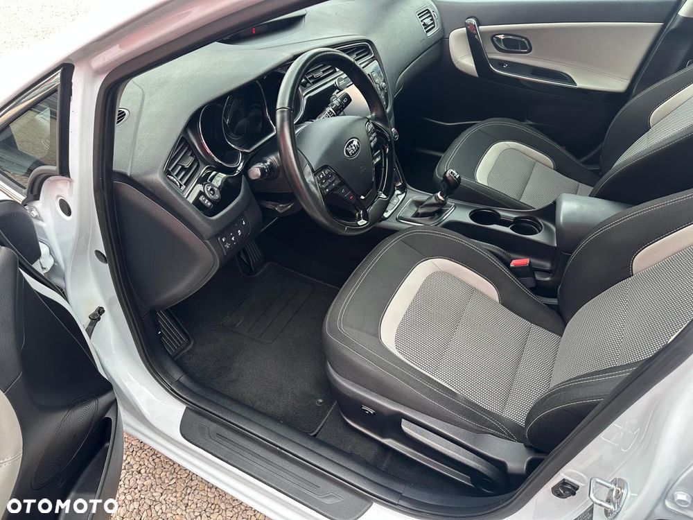 Kia Ceed 1.6 GDI ISG Vision - 13