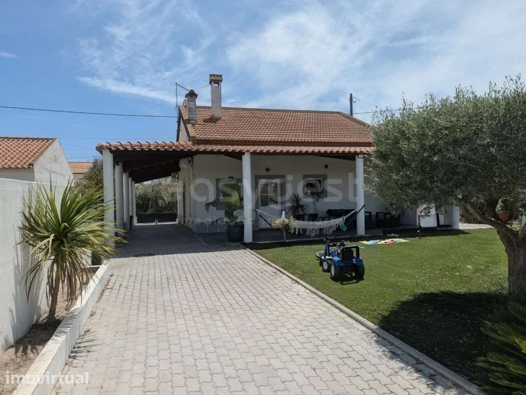 Moradia Térrea com Anexo Independente e Amplo Jardim em Fernando Pó... - Grande imagem: 2/3