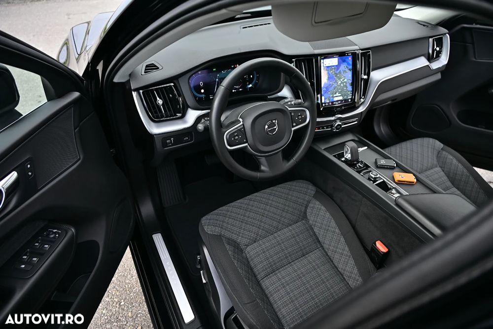 Volvo XC 60 B4 MHEV AT AWD Ultimate Dark - 3