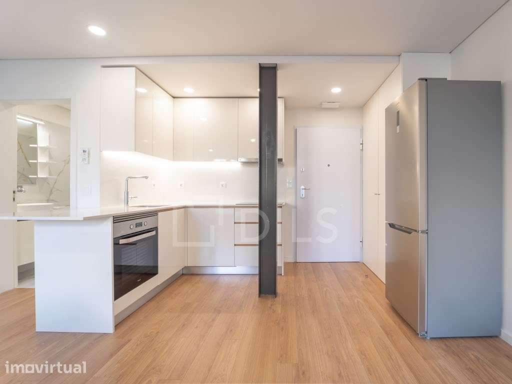 Apartamento T0 mobilado, na Baixa do Porto junto a Santa Catarina - Grande imagem: 3/24