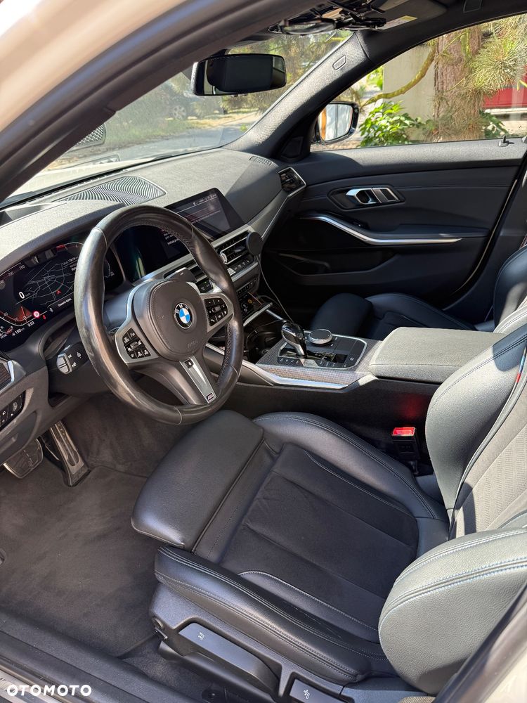 BMW Seria 3 320d xDrive M Sport - 10