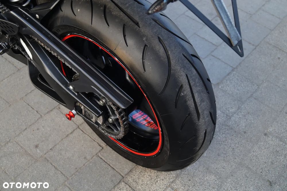 Yamaha R1 - 14