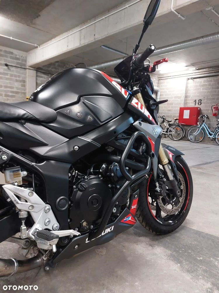 Suzuki GSR - 5