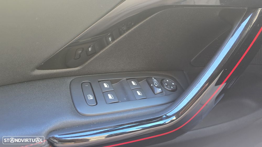 Peugeot 2008 1.6 BlueHDi GT Line - 31