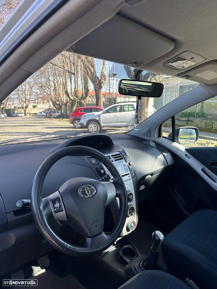 Toyota Yaris 1.0 VVT-i AC - 25