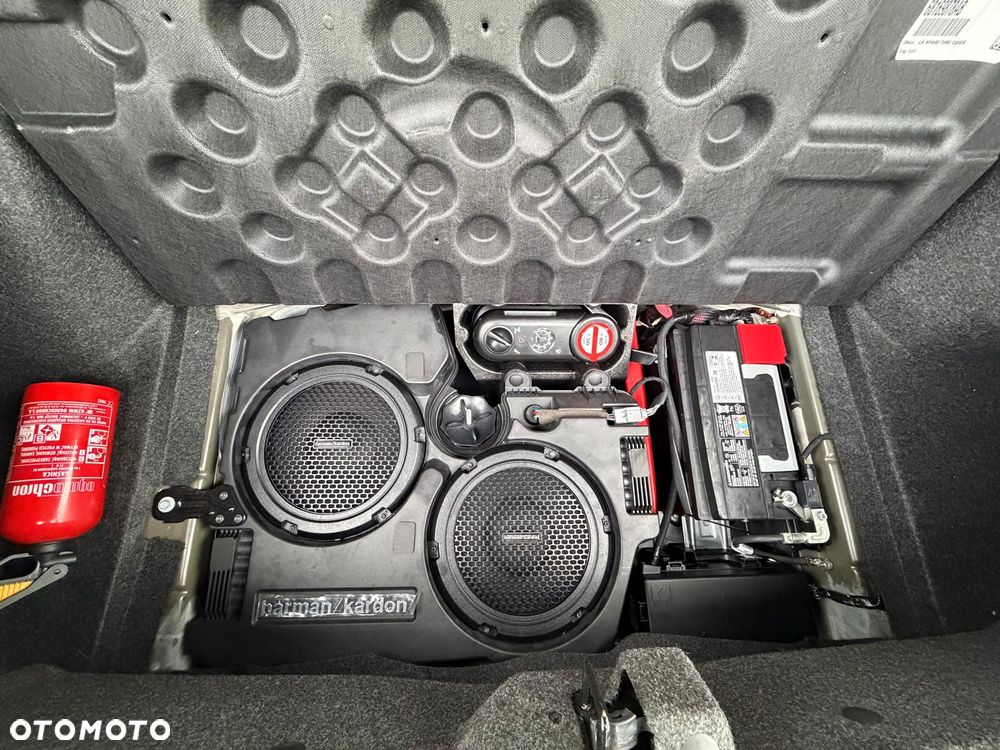 Dodge Challenger 6.4 Scat Pack - 11