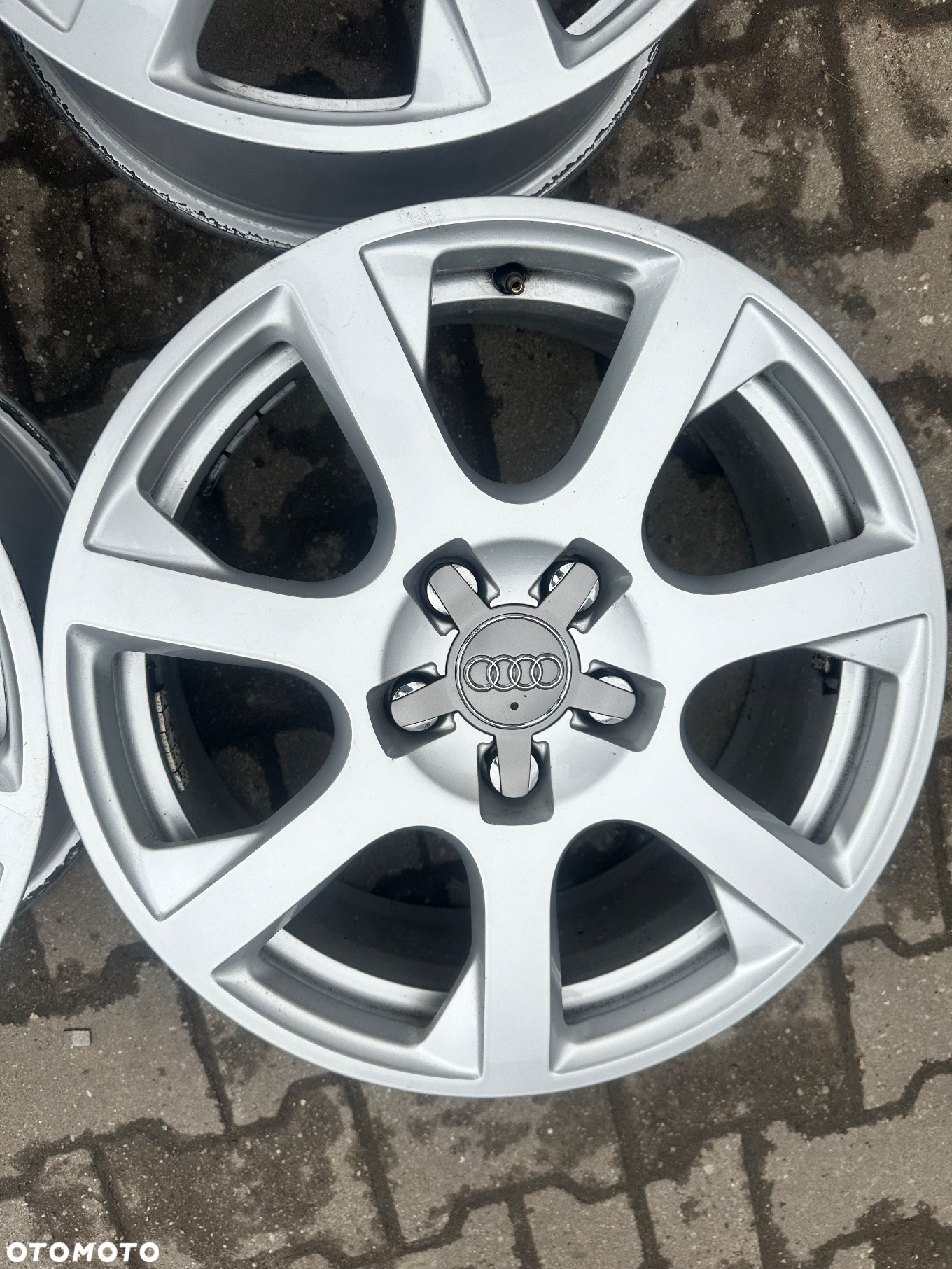 Felgi aluminiowe Audi Q5 A4 B8 B9 5x112 et 37 R17 - 5