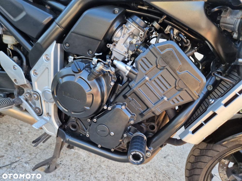 Yamaha FZS - 16