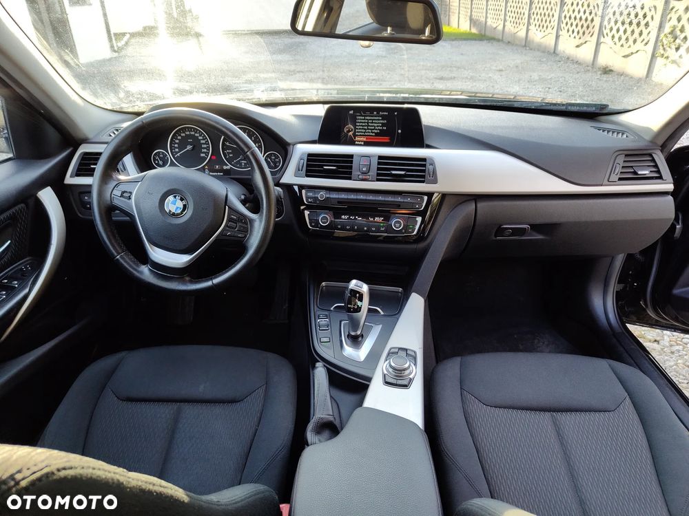 BMW Seria 3 318i - 11