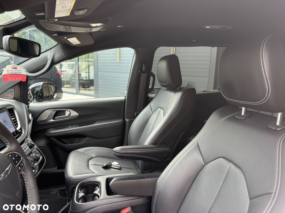 Chrysler Pacifica - 13