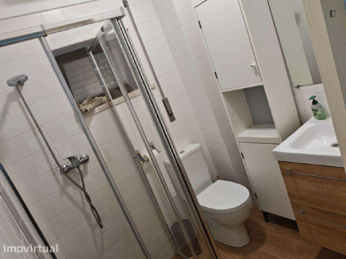 Quarto - localizado em Coimbra - Grande imagem: 4/5
