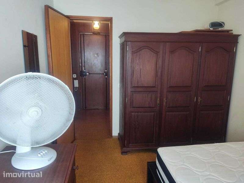 Apartamento - Alcântara - T1 - Arrendo - Grande imagem: 2/6