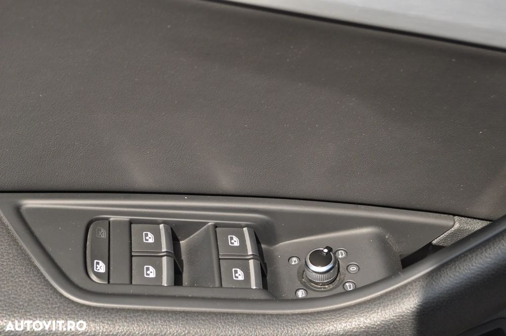Audi A4 Avant 40 TFSI S tronic S line - 12
