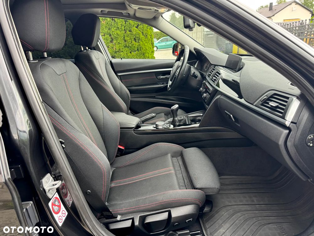 BMW Seria 3 320d Sport Line Shadow - 29