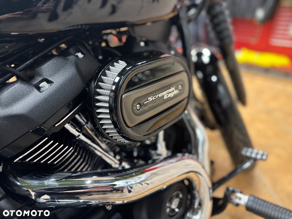 Harley-Davidson Softail Street Bob - 14