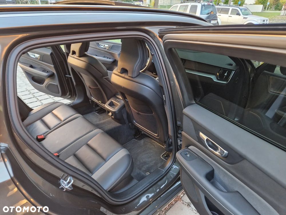 Volvo V60 D4 AWD R-Design - 13