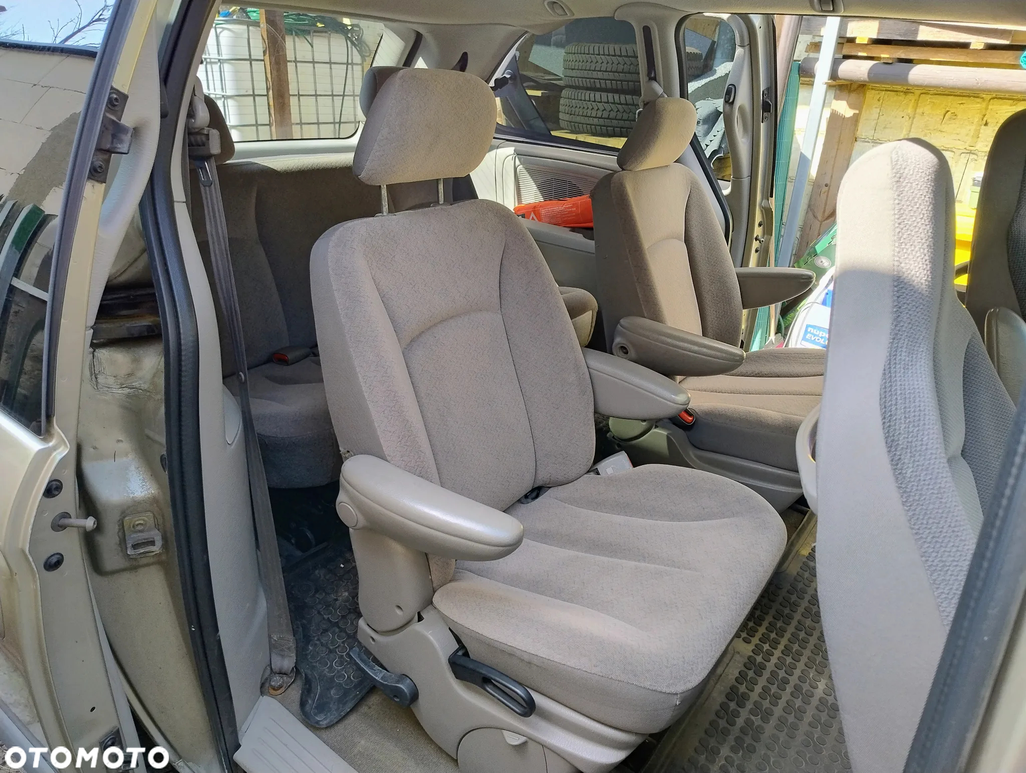 Chrysler Town & Country 3.3 - 23