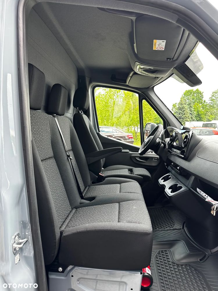 Mercedes-Benz Sprinter - 28