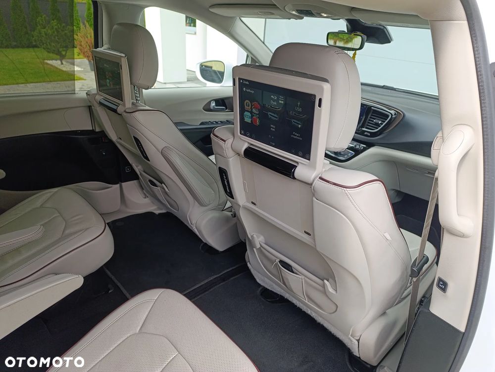 Chrysler Pacifica - 24
