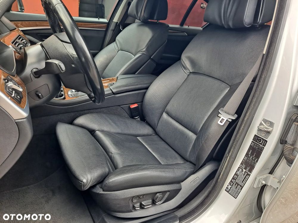 BMW Seria 5 530d xDrive Luxury Line - 9