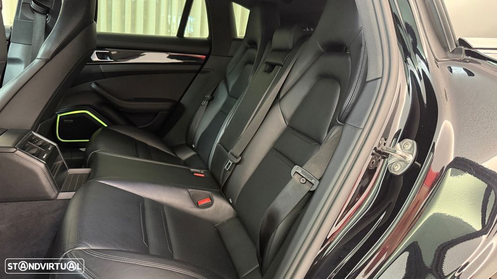 Porsche Panamera Sport Turismo 4 E-Hybrid 10 Years Edition - 11