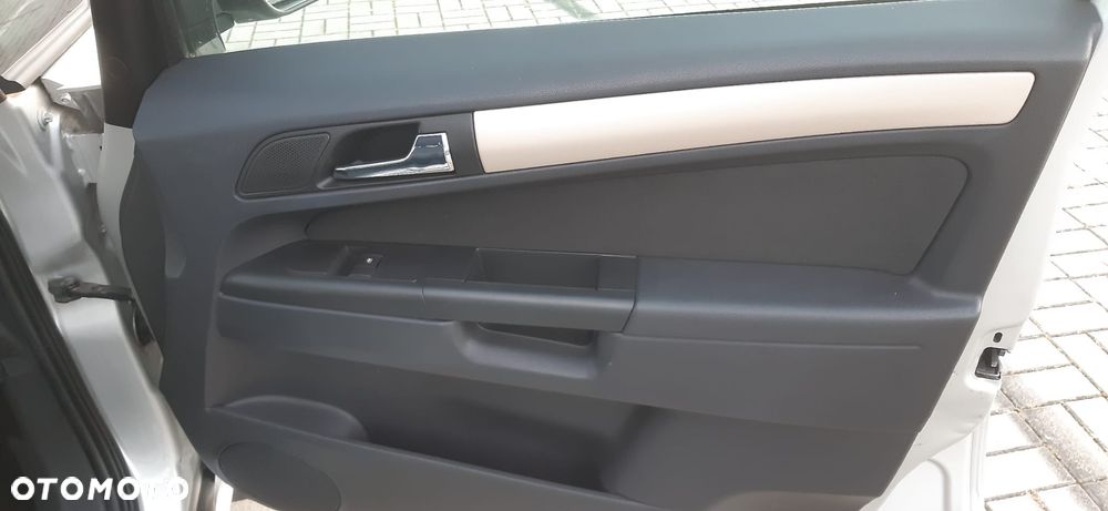 Opel Zafira - 23