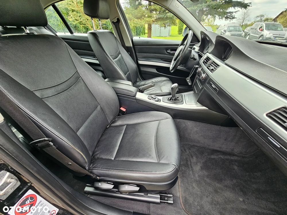 BMW Seria 3 320d DPF Edition Sport - 12