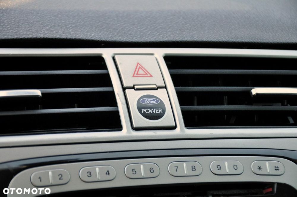 Ford Kuga - 31