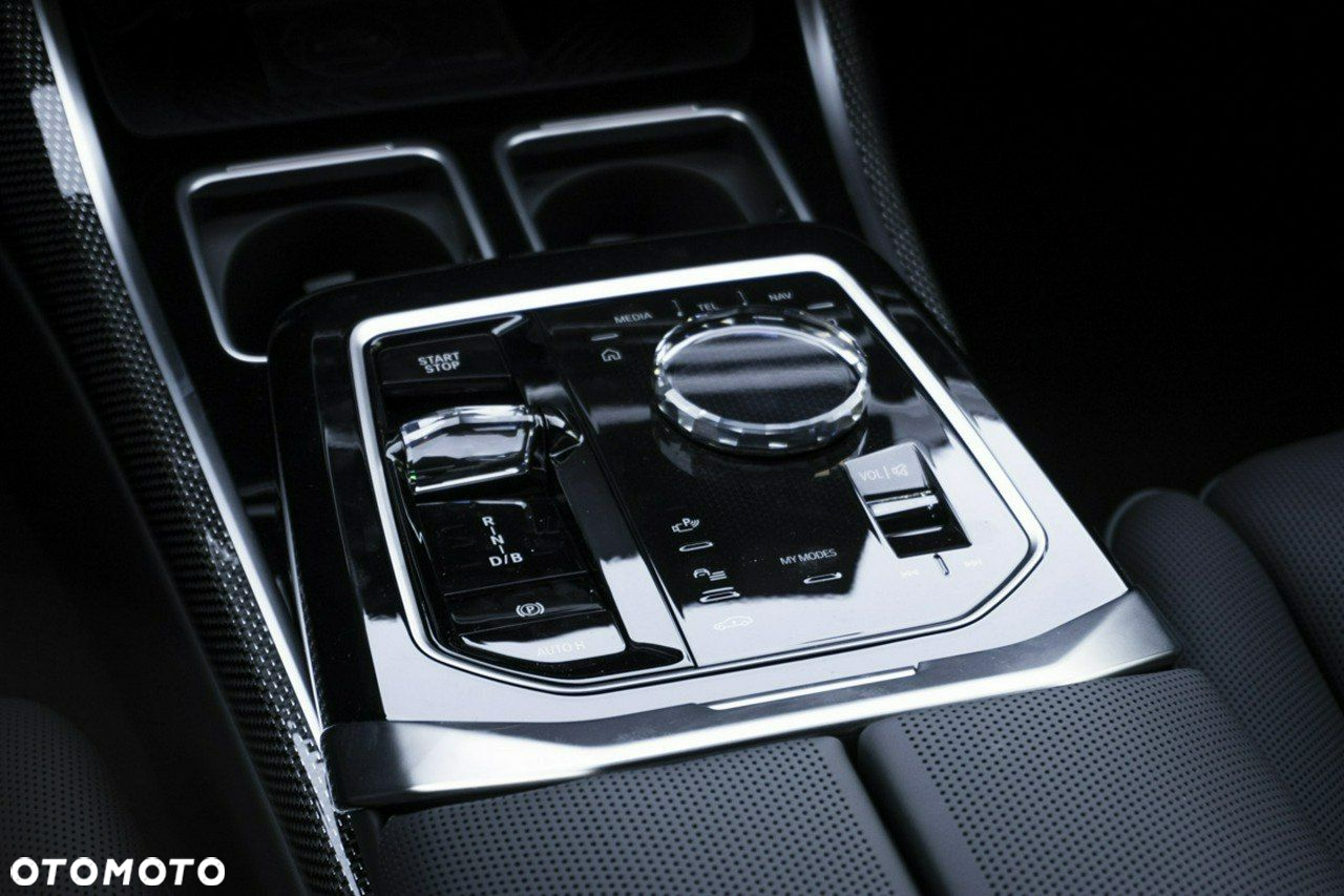 BMW i7 - 13