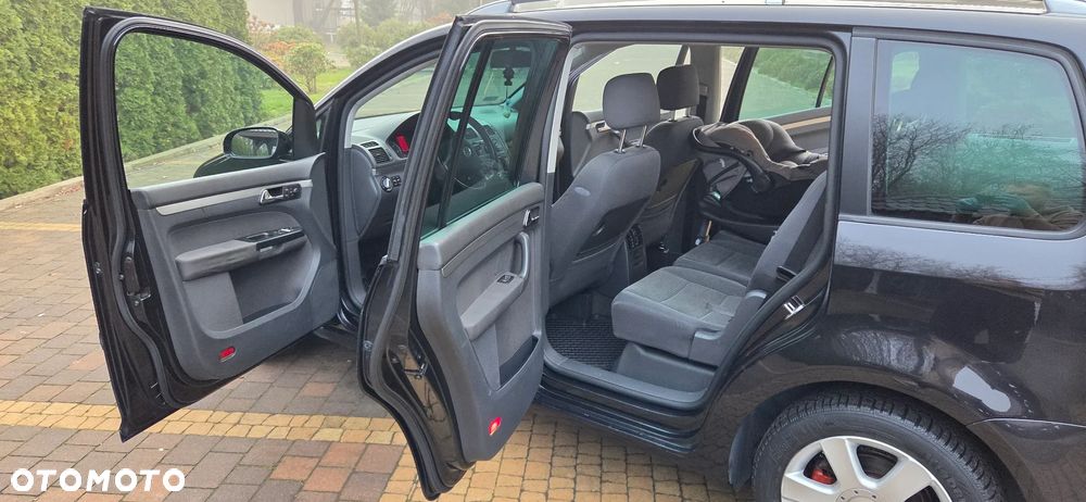 Volkswagen Touran 2.0 TDI DPF Highline - 15