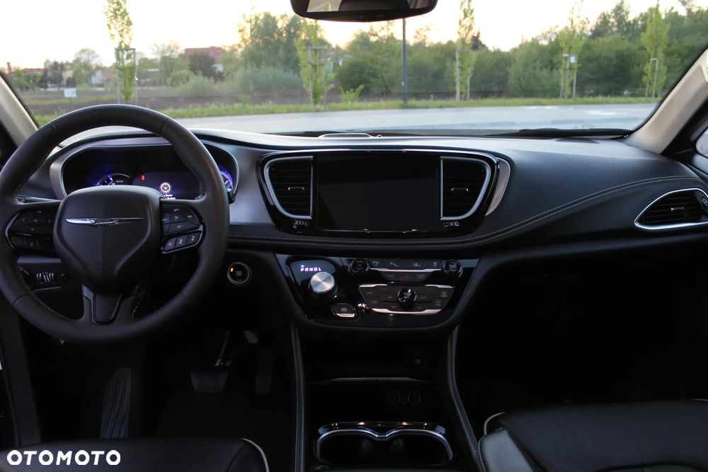 Chrysler Pacifica - 23