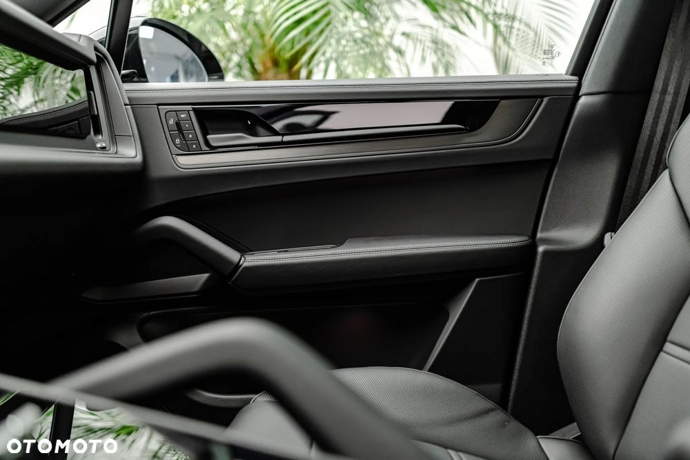 Porsche Cayenne Standard - 16