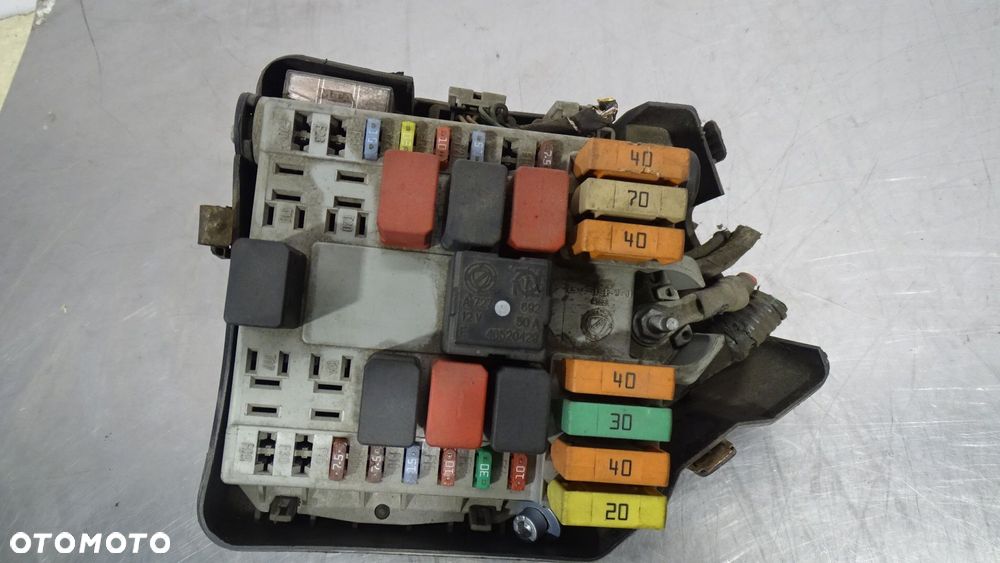 SKRZYNKA BEZPIECZNIKÓW FIAT DOBLO I LIFT 1.2 - 3