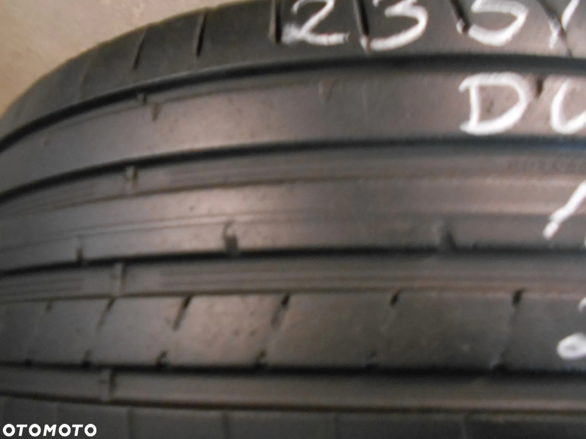 OPONA POJEDYNKA  235/55R17 DUNLOP SPORT MAXX RT2 DOT 2822 7.3MM - 2