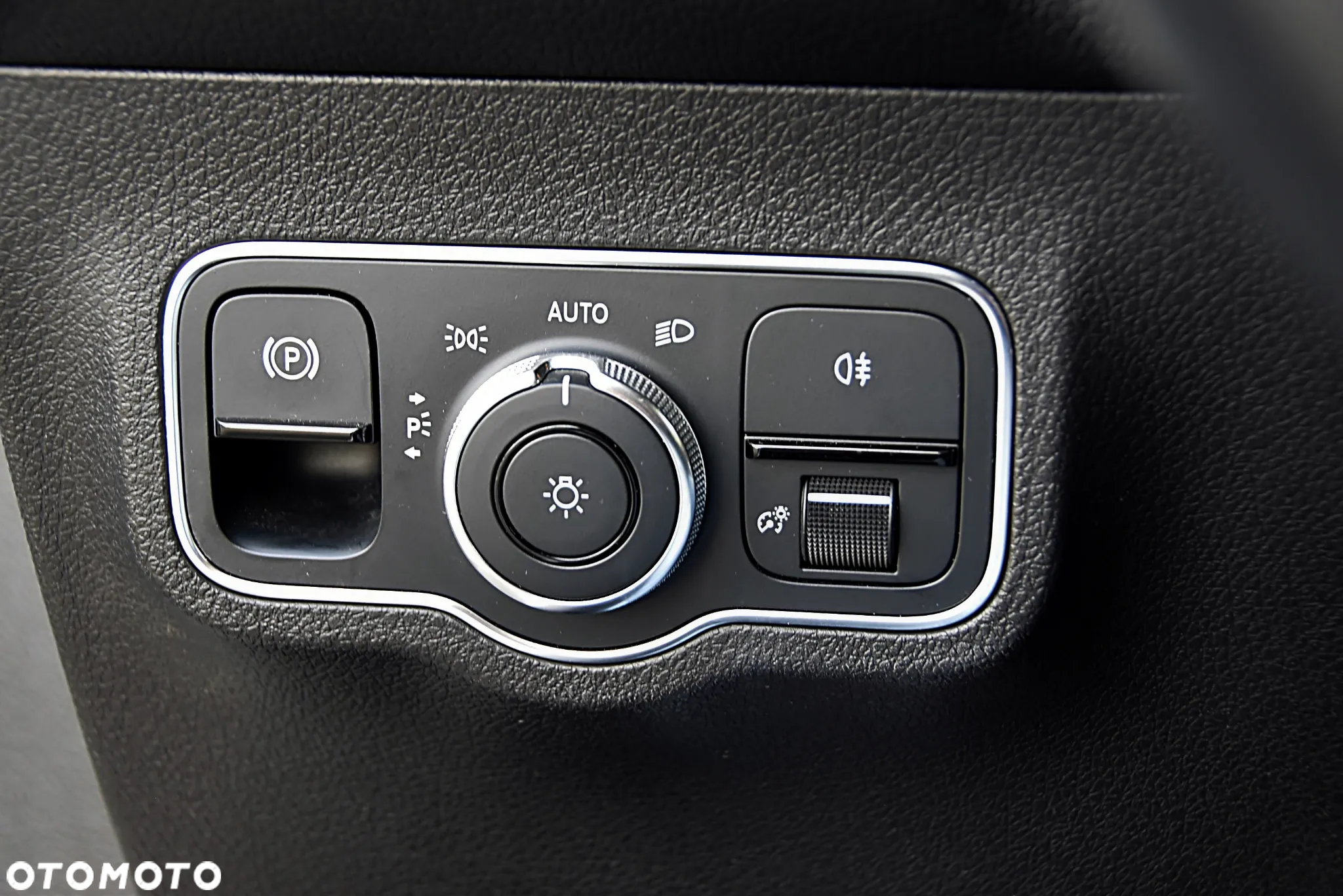 Mercedes-Benz GLB 200 7G-DCT - 38