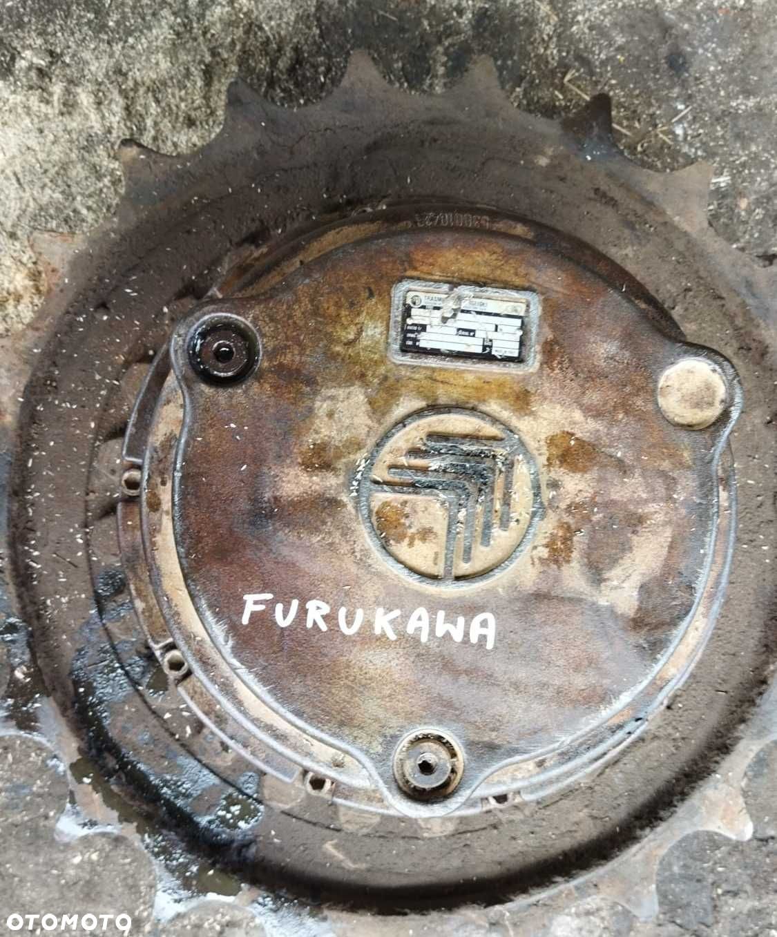 Koparka Furukawa  - zwolnica- mocowanie 24 śruby - 1