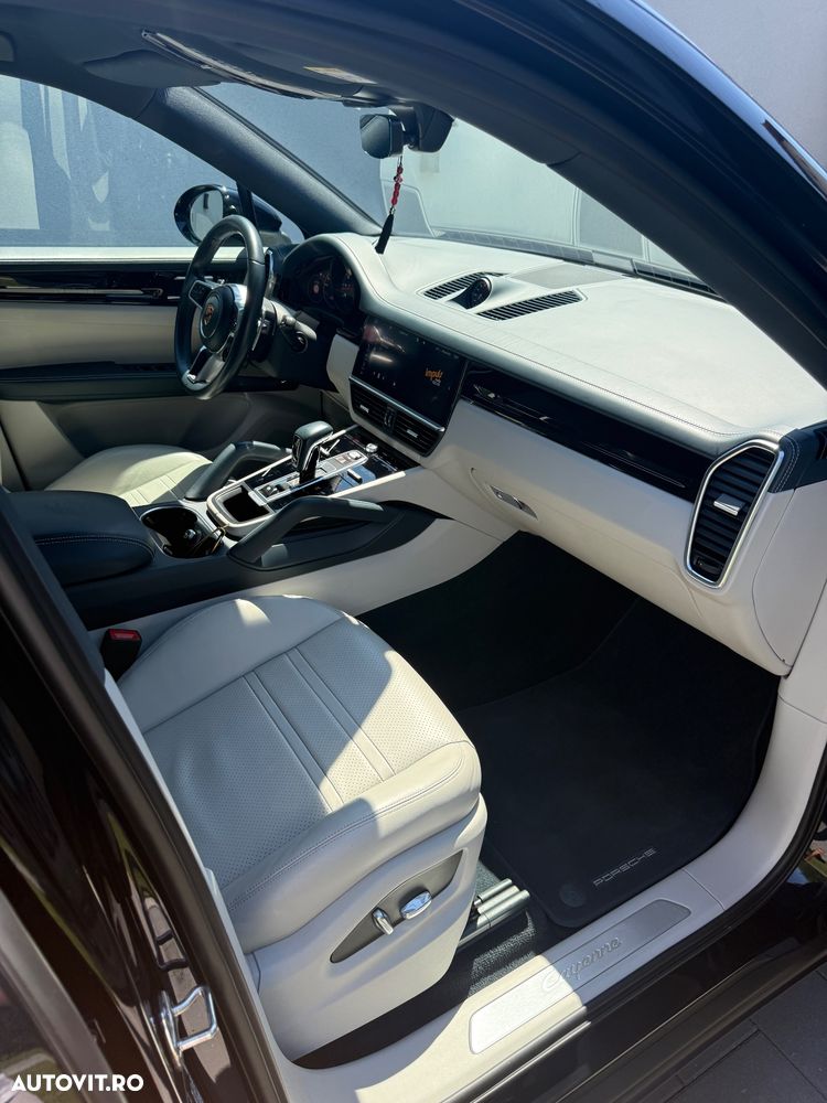 Porsche Cayenne Coupe Standard - 10