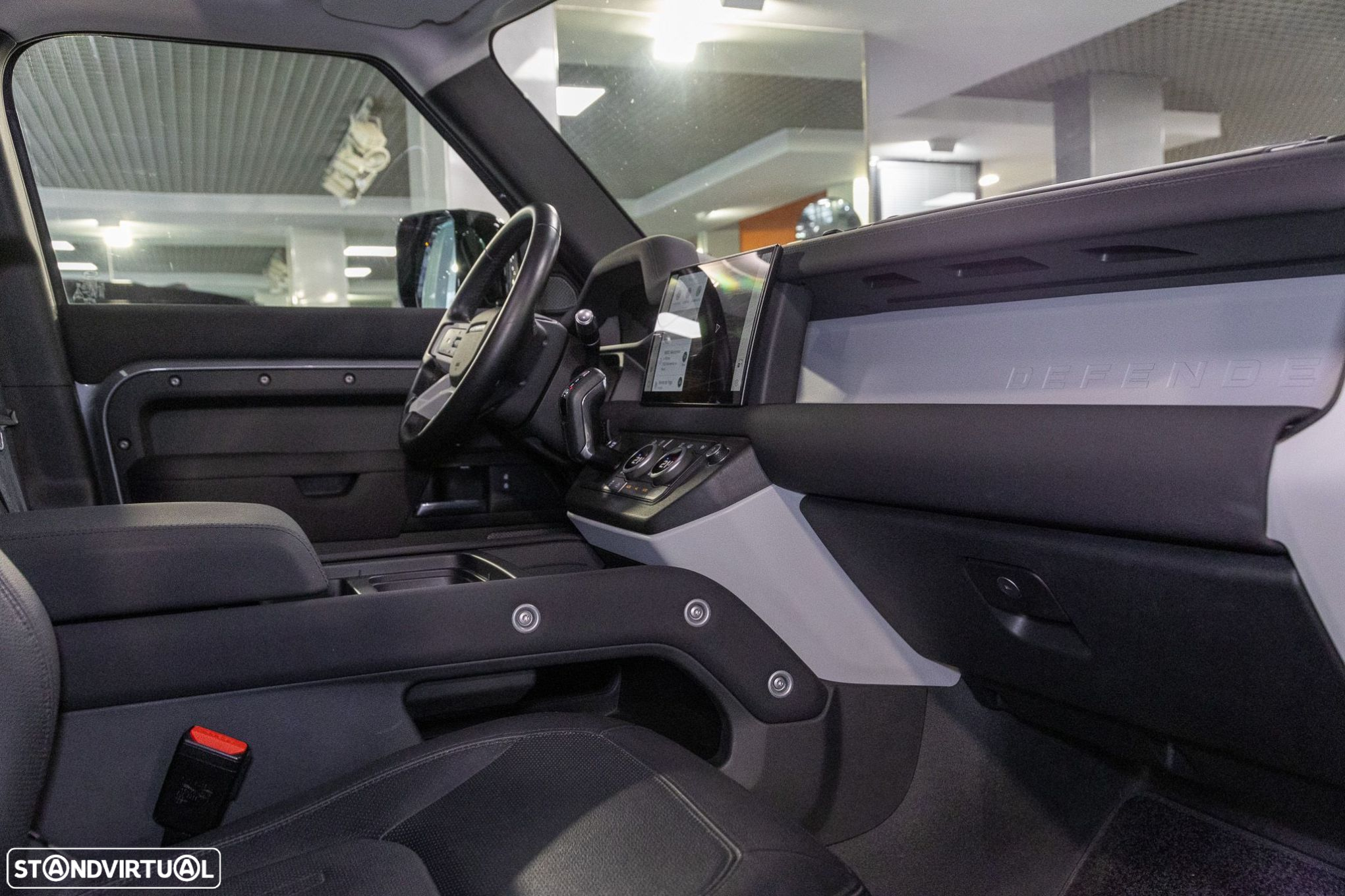 Land Rover Defender 3.0 D250 110 AWD X-Dynamic HSE - 24