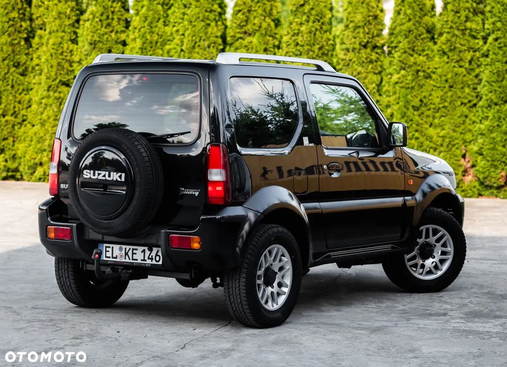 Suzuki Jimny Black&White - 12
