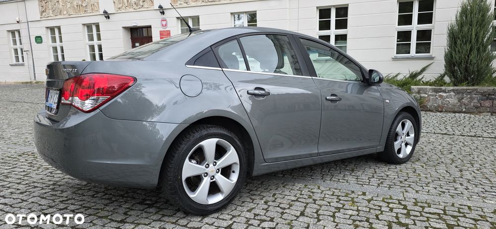 Chevrolet Cruze 1.8 LT+ - 10