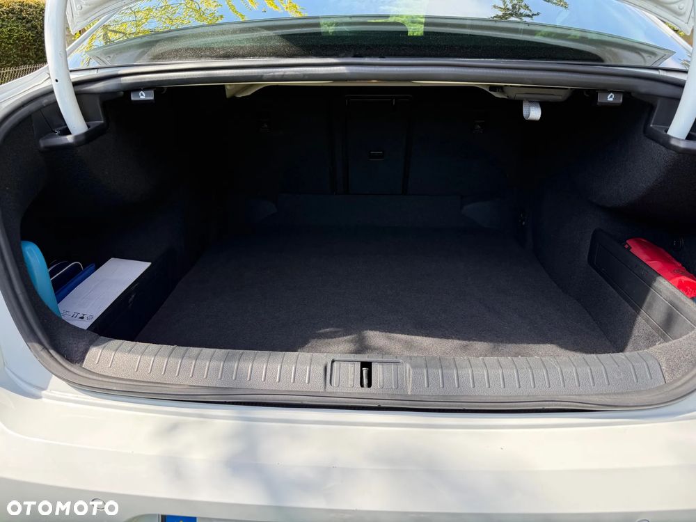 Volkswagen Passat 2.0 TDI Business DSG - 23