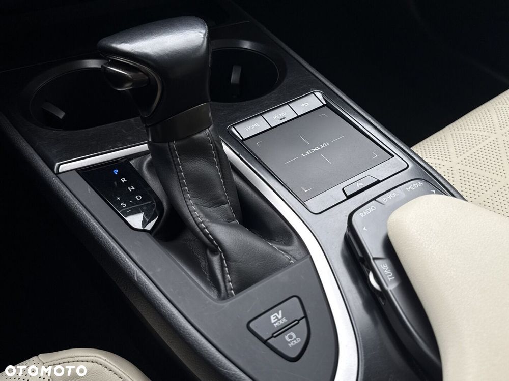 Lexus UX - 17