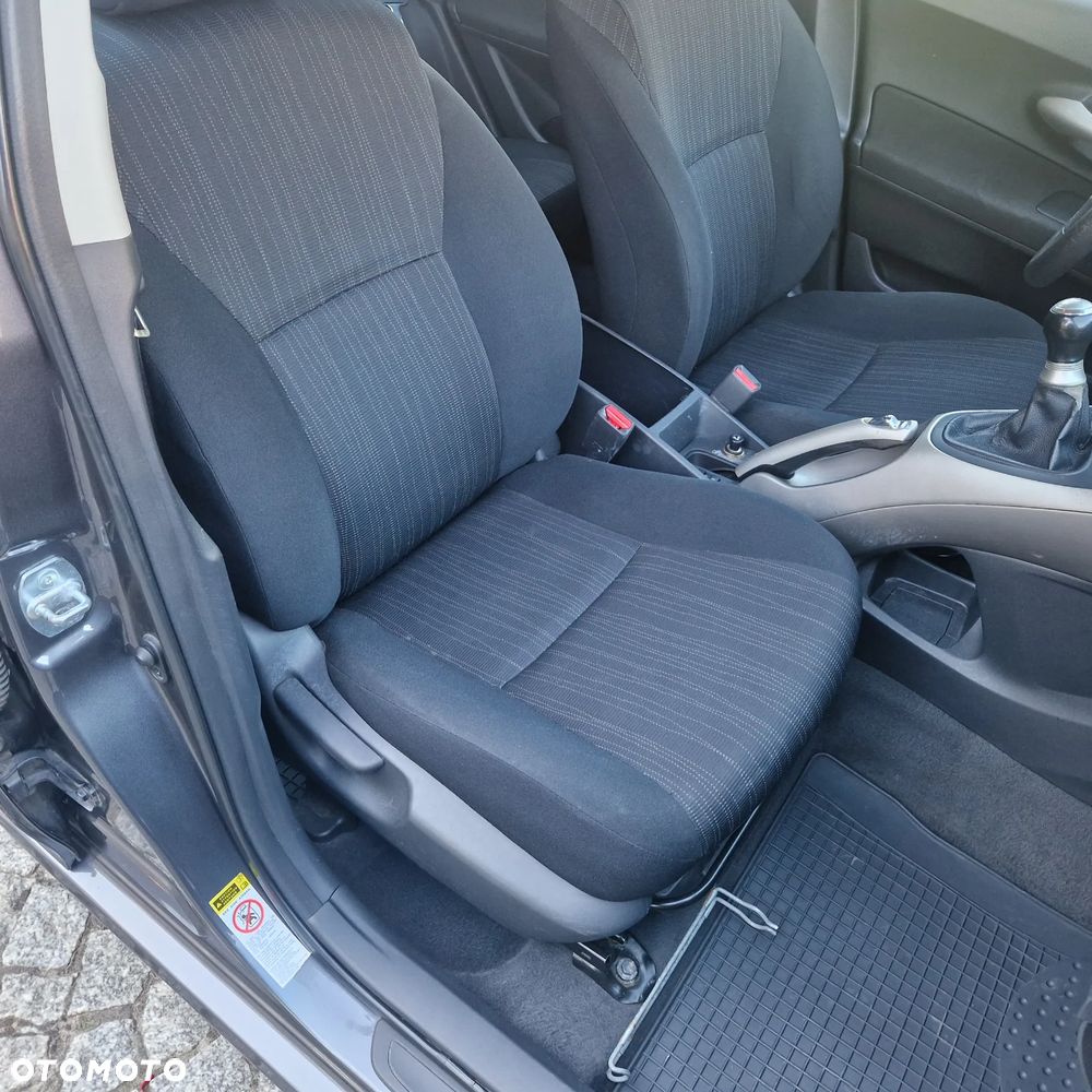 Toyota Auris 1.4 D-4D - 11