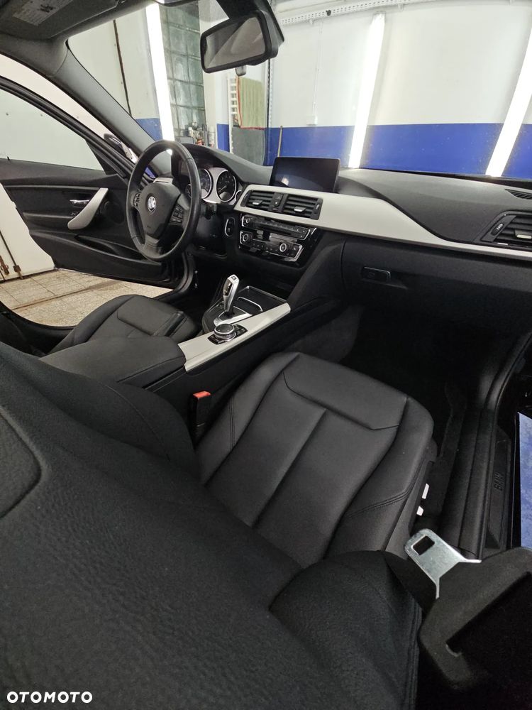 BMW Seria 3 320i GPF xDrive - 14