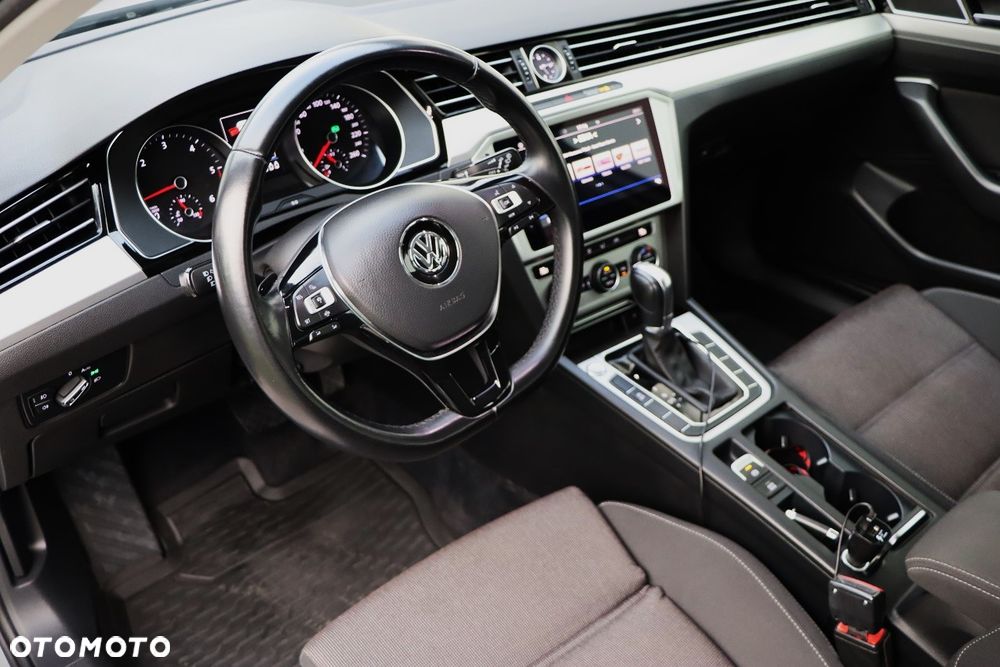 Volkswagen Passat 2.0 TDI SCR Comfortline DSG - 14