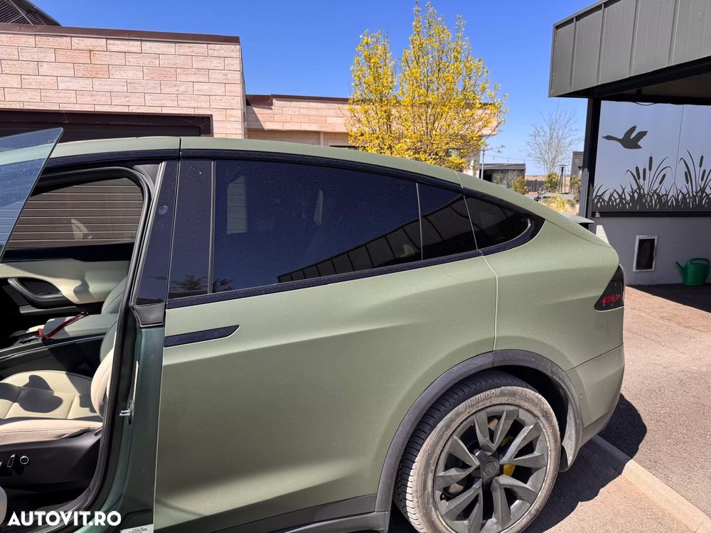 Tesla Model X - 7