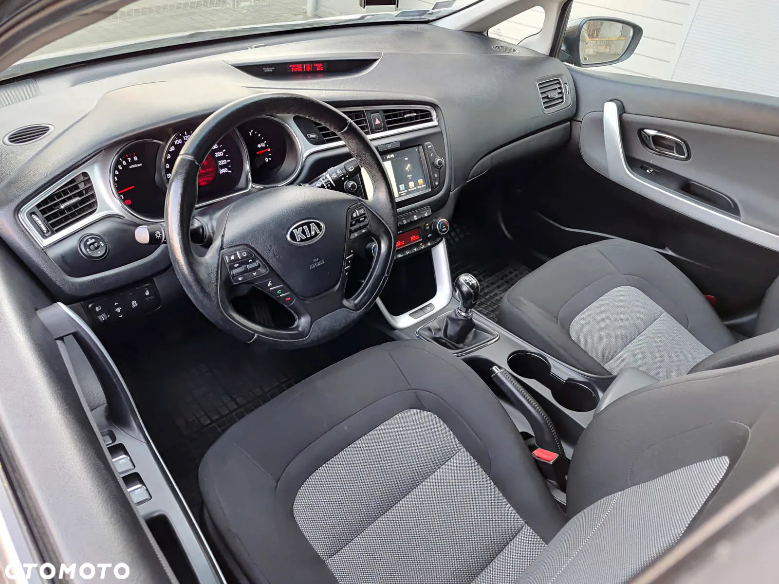 Kia Ceed - 11