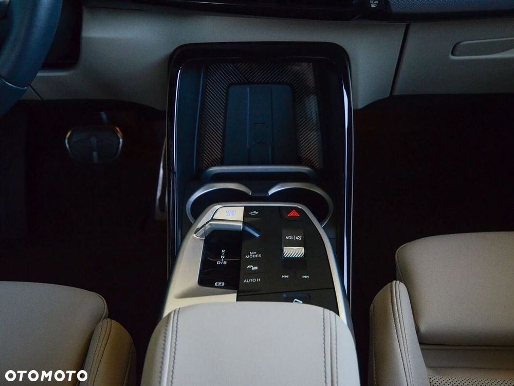 BMW iX2 xDrive30 66.5kWh M Sport - 33