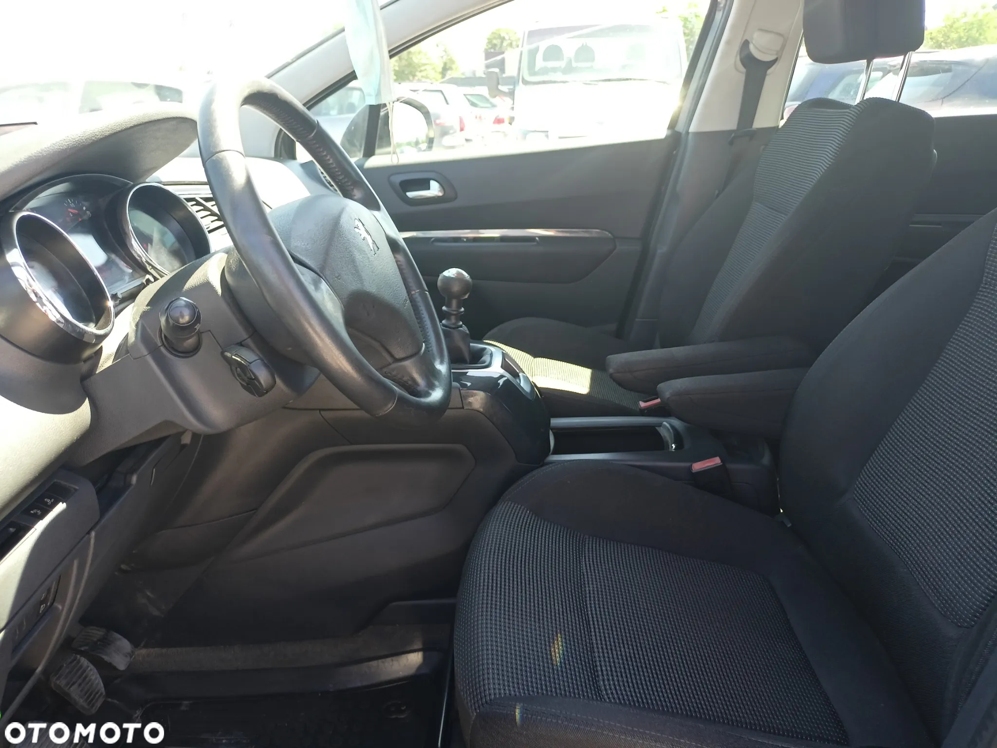 Peugeot 5008 - 8