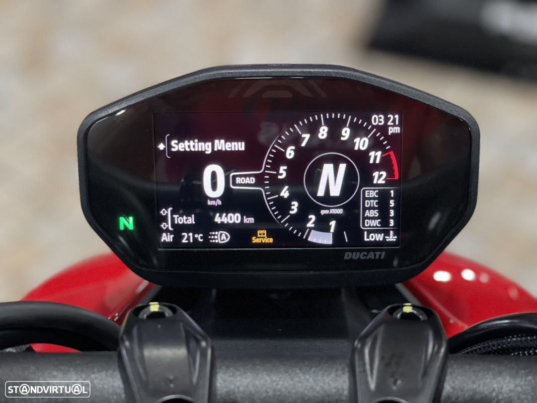 Ducati Streetfighter V2 - 3